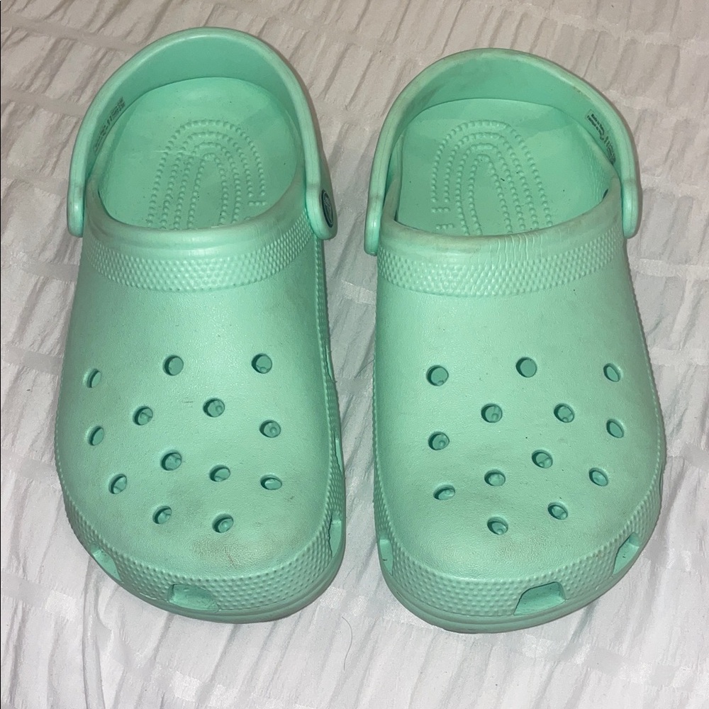CROCS Mint Green Clogs wms sz 9
